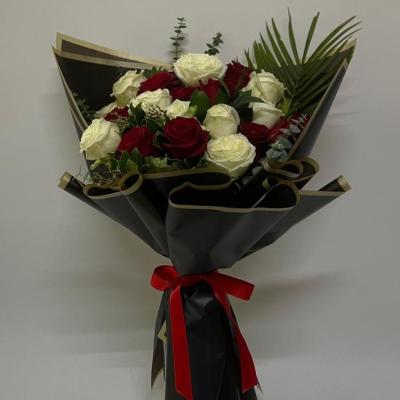 20'Li Siyah Beyaz Aşk Buketi