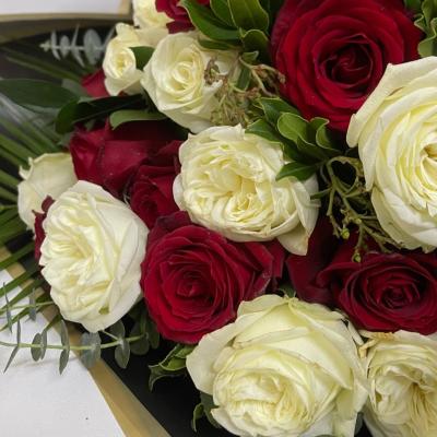 20'Li Siyah Beyaz Aşk Buketi